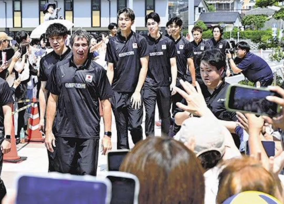 接受采访时, svOo, 主力副攻小