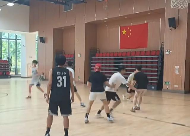 穿着背心展, amp, 身材看起来 穿着背心展, amp, 身材看起来