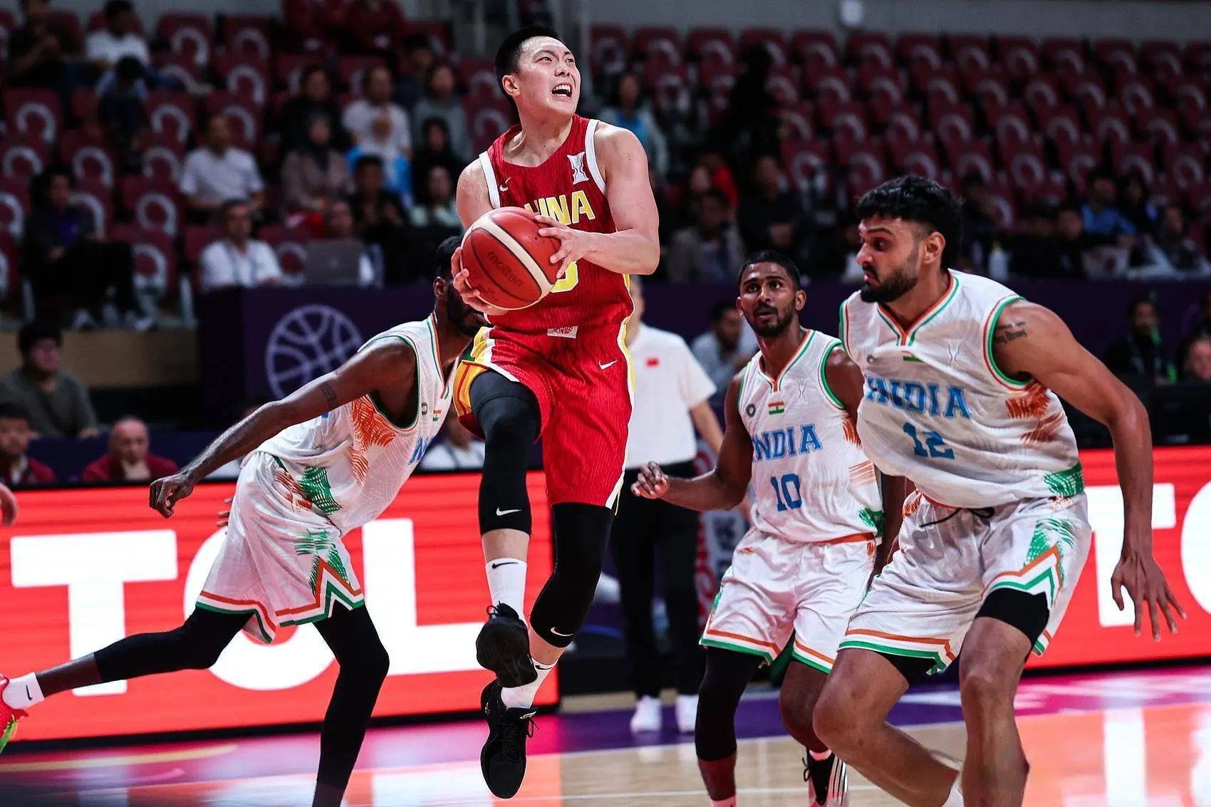 中国队则在, amp