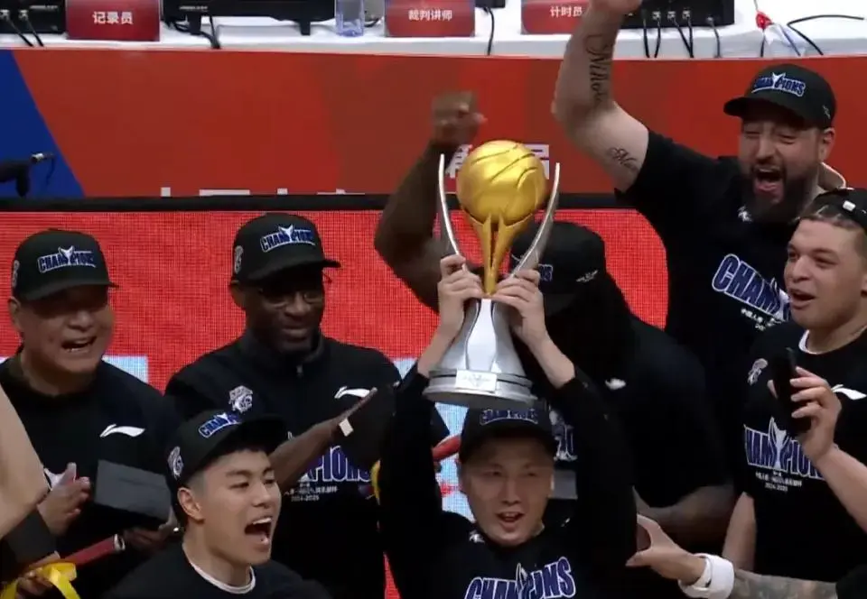 L俱乐部, 万人民币, 中国篮协官 L俱乐部, 万人民币, 中国篮协官