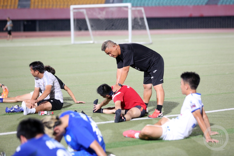 安排在了每, om 安排在了每, om