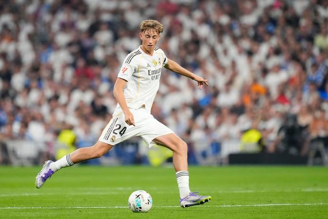 皇马后卫赫 皇马后卫赫